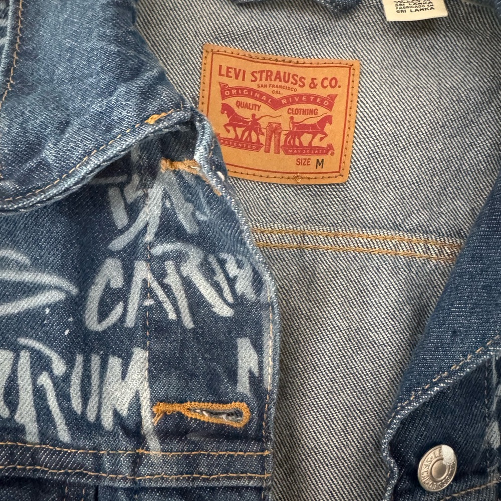 Limited Edition Levi’s Denim Jacket made for Handmaids Tale - Picture 3 of 4